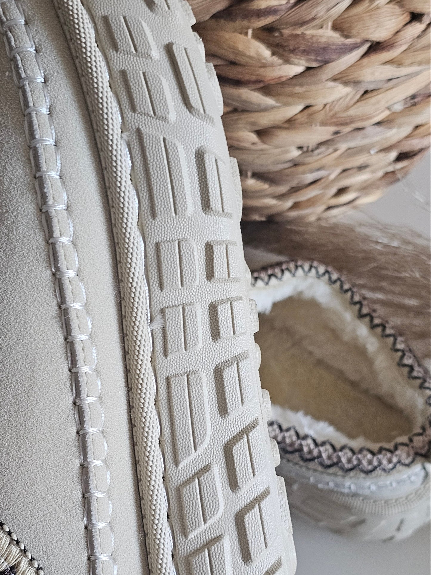 Contrast Stitch Detail Suede Pu Plush Slippers